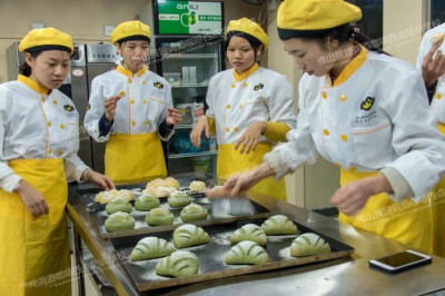 展翅面包——沒有法式西點華麗的外表卻有濃濃的麥香